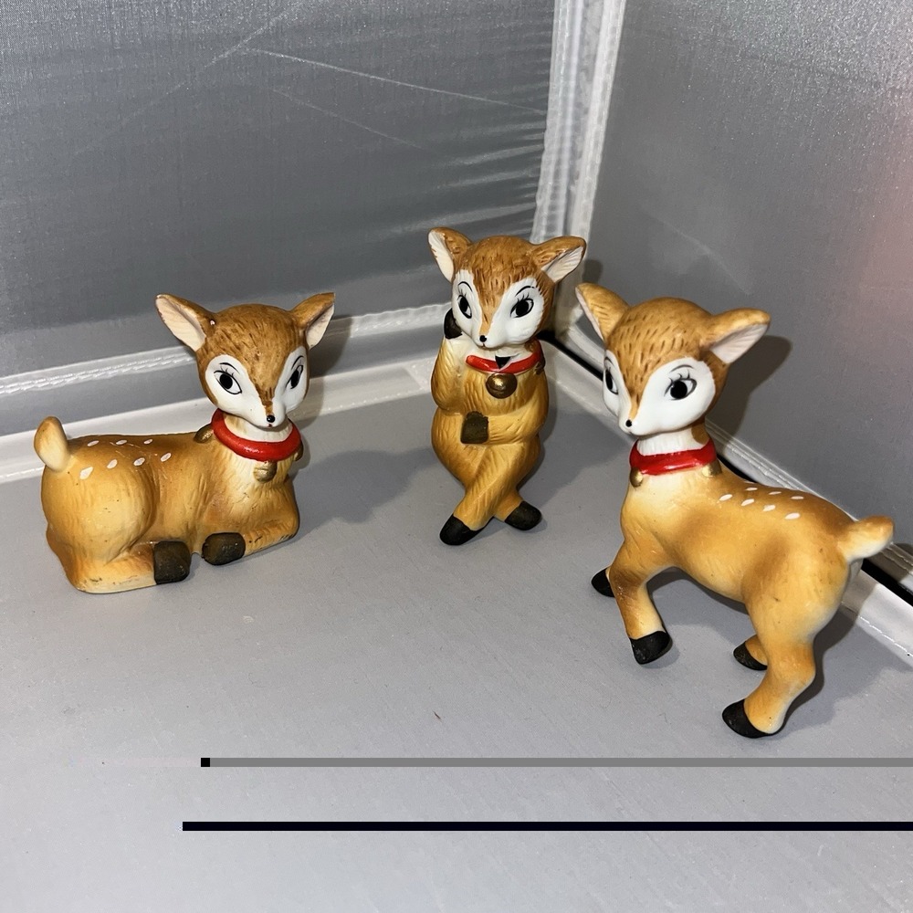 Vintage -Homco Christmas Reindeer Figurines Ceramic Decorations -Set of 3 -Flaw